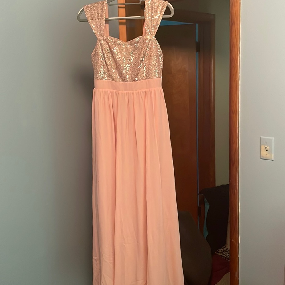 Women’s size 6 dress.